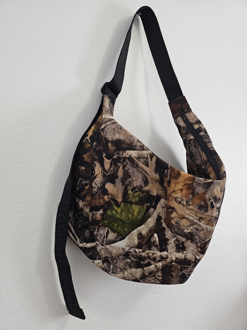 Baggu Photo Forest Large Crescent Bag - Picture 4 of 7